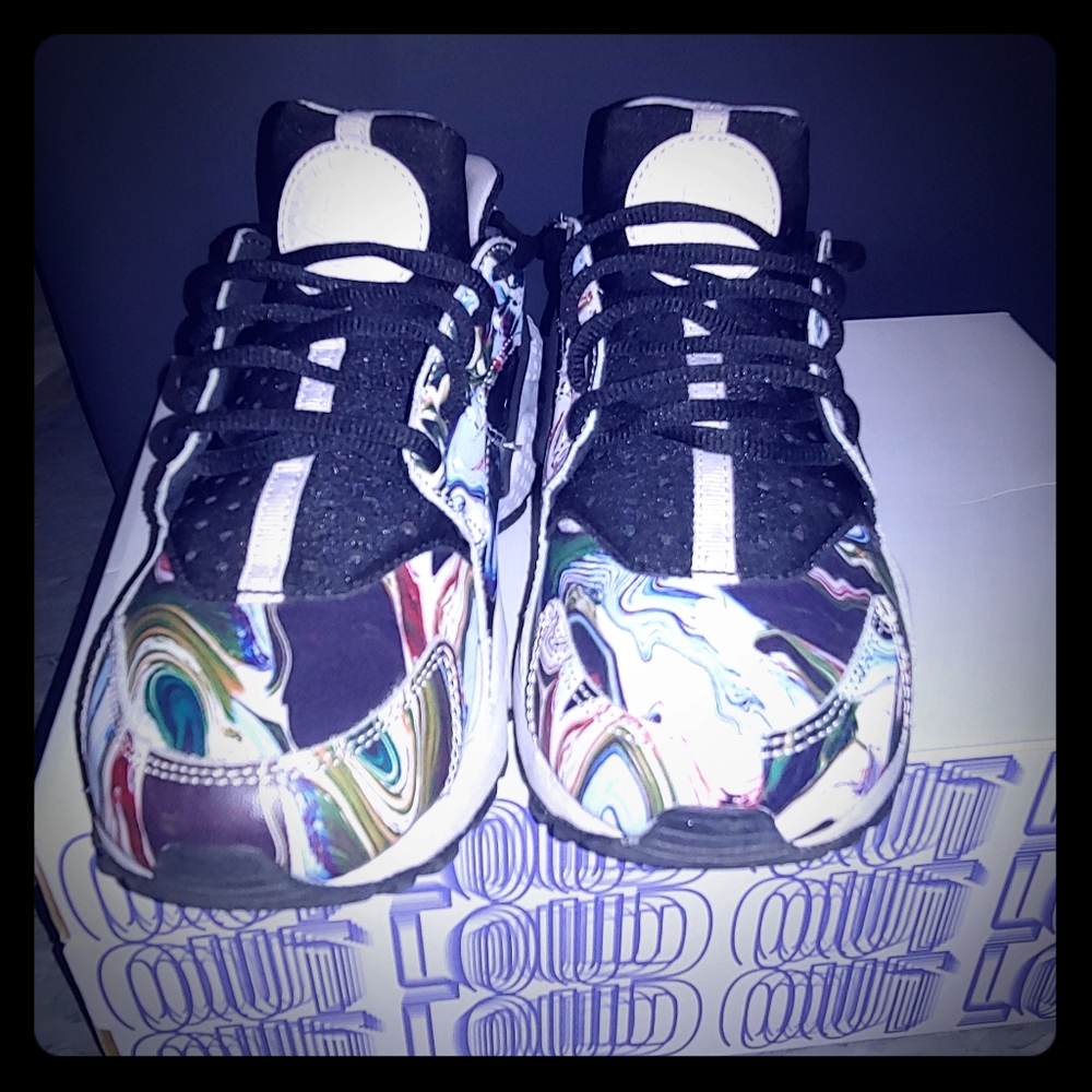 Women harrache sneakers
